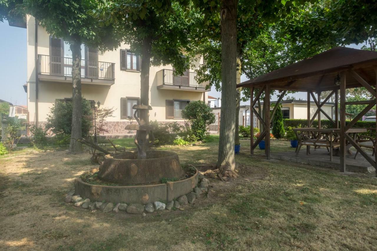 B&B Le Camelie Bareggio Exterior photo